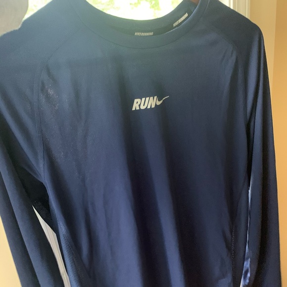 Nike Dry Fit - Picture 1 of 4